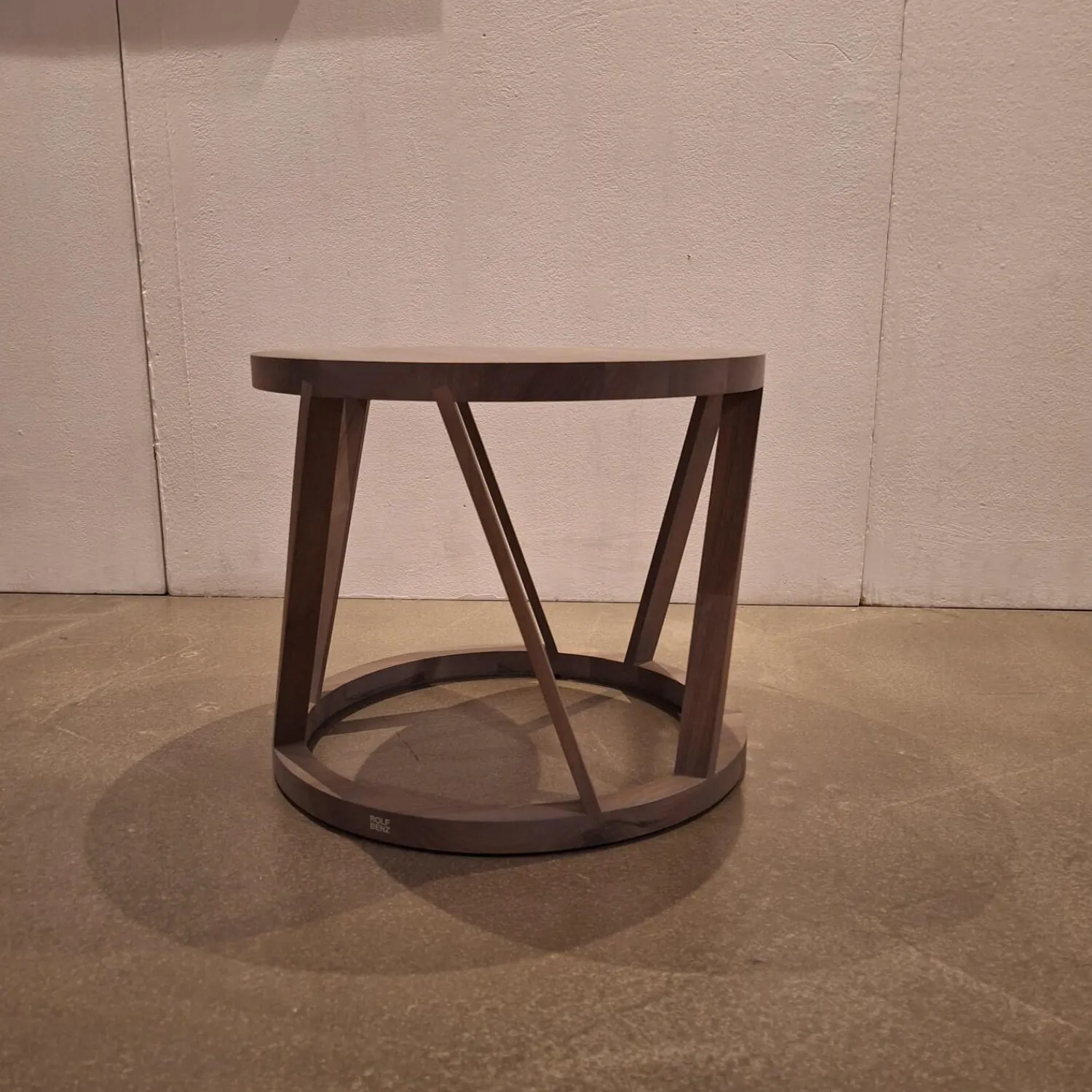 Rolf Benz Couchtische|Couchtisch 920 Nussbaum Massiv Altgrau Gebeizt