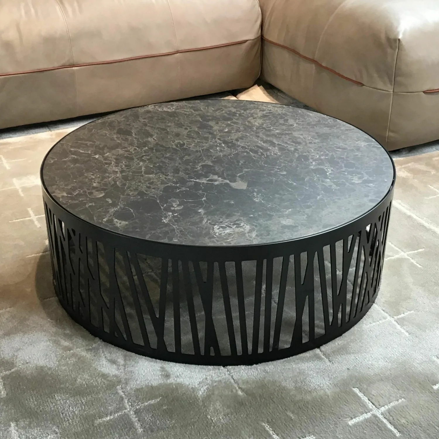 Rolf Benz Couchtische|Couchtisch 8330-507 Platte Keramik Emperator Schwarz Braun Gestell Metall Verkehrsschwarz Lackiert