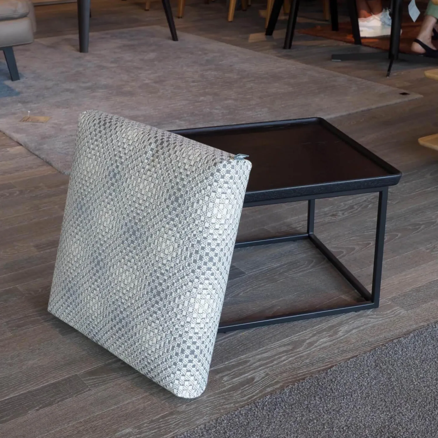 Rolf Benz Couchtische|Couchtisch 934 Tischplatte Massivholz Farblos Lackiert Schwarz Gebeizt Stahl Glatt Lackiert Matt Verkehrsschwarz