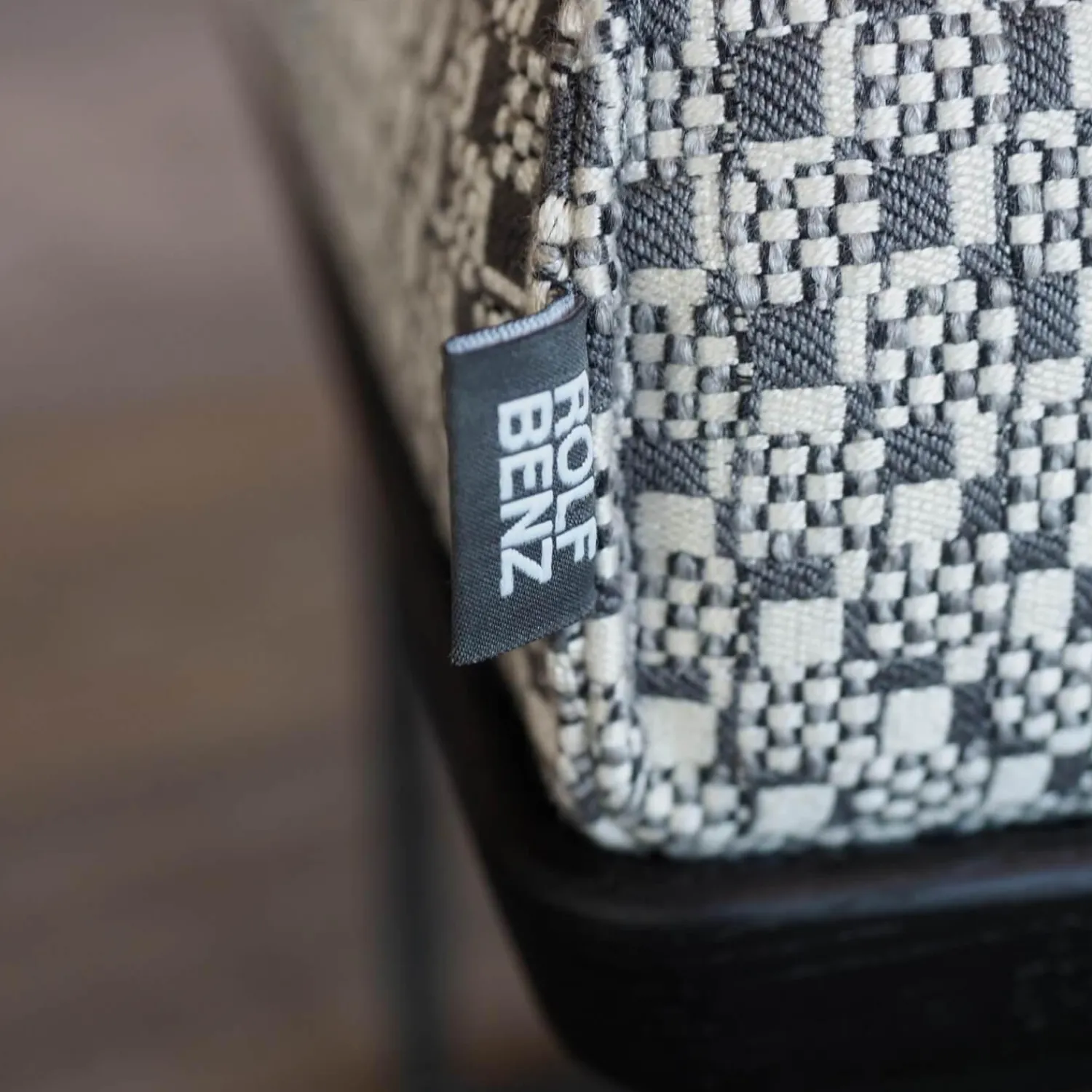 Rolf Benz Couchtische|Couchtisch 934 Tischplatte Massivholz Farblos Lackiert Schwarz Gebeizt Stahl Glatt Lackiert Matt Verkehrsschwarz