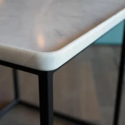 Rolf Benz Couchtische|Couchtisch 934 Tischplatte Naturstein Carrara Geledert Stahl Glatt Lackiert Matt Verkehrsschwarz