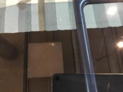 Rolf Benz Couchtische|Couchtisch Addit 915-233 Blaue Glasplatte Tablar Nussbaum Massiv