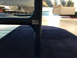 Rolf Benz Couchtische|Couchtisch Addit 915-233 Blaue Glasplatte Tablar Nussbaum Massiv