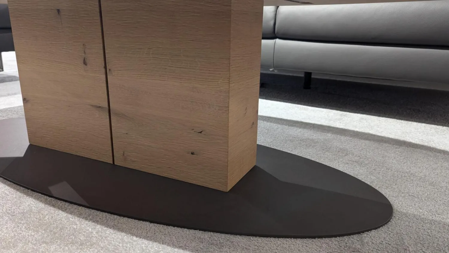 Thielemeyer Couchtische|Couchtisch Avida Asteiche Massiv Fuß Schwarz