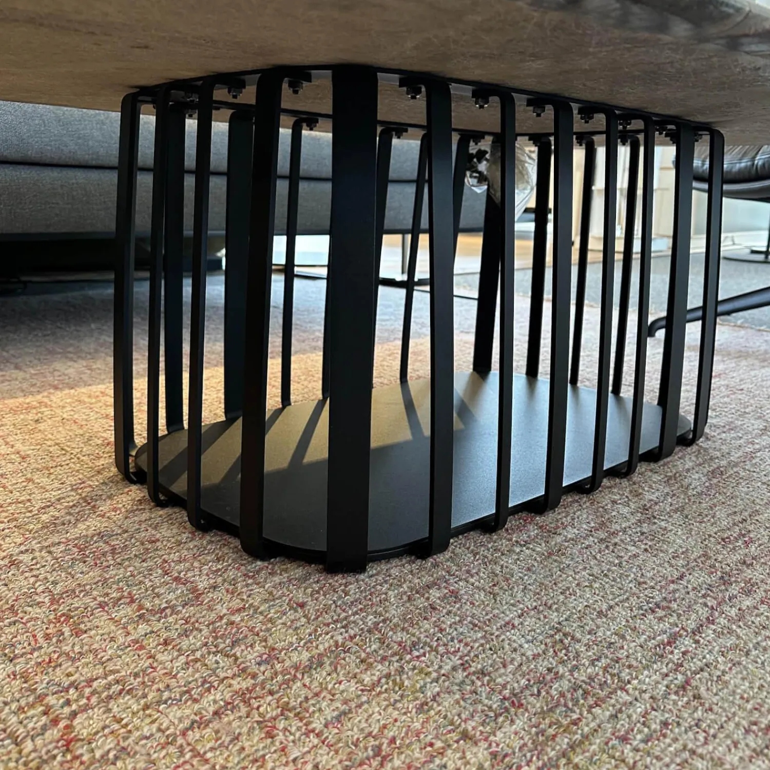 Janua Couchtische|Couchtisch Basket Tischplatte Stein Gemustert Gestell Stahl Schwarz