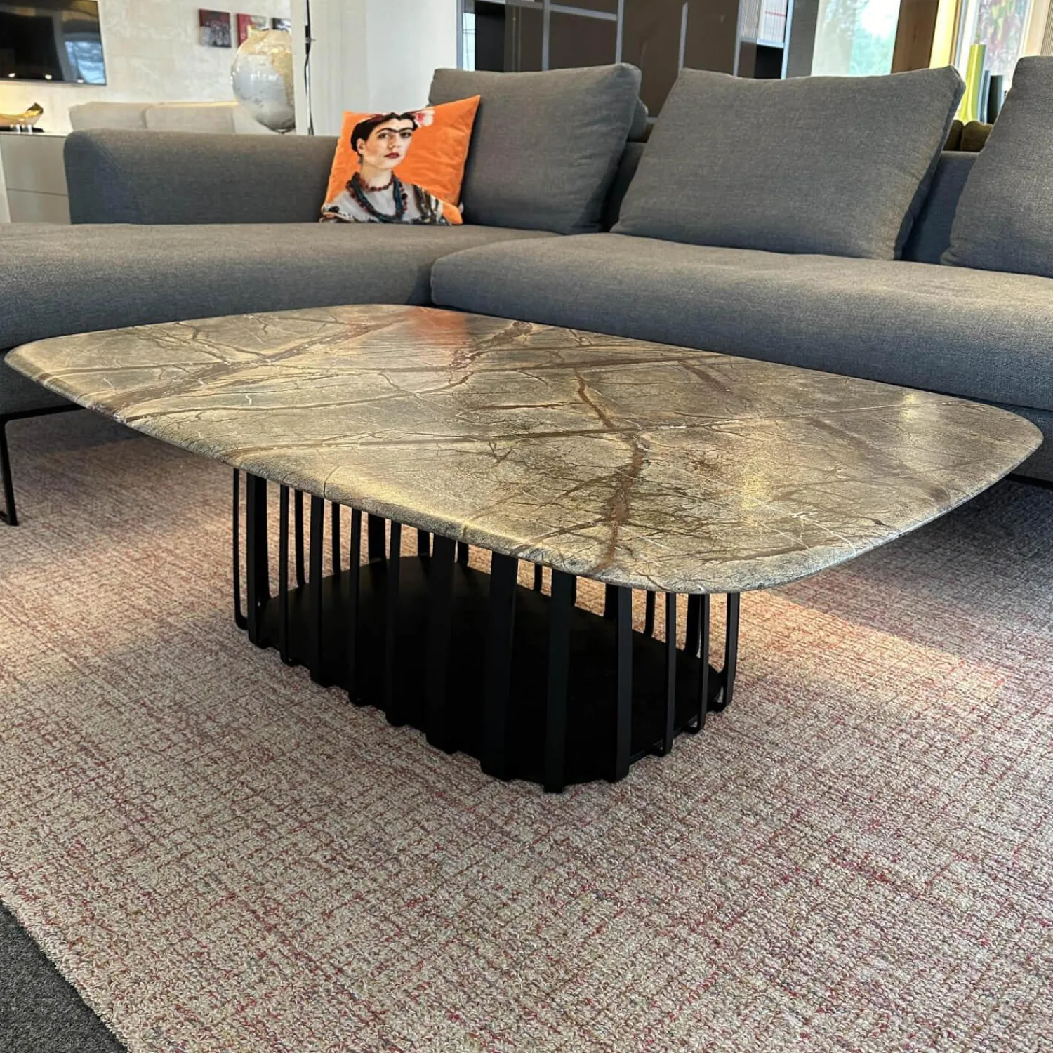 Janua Couchtische|Couchtisch Basket Tischplatte Stein Gemustert Gestell Stahl Schwarz