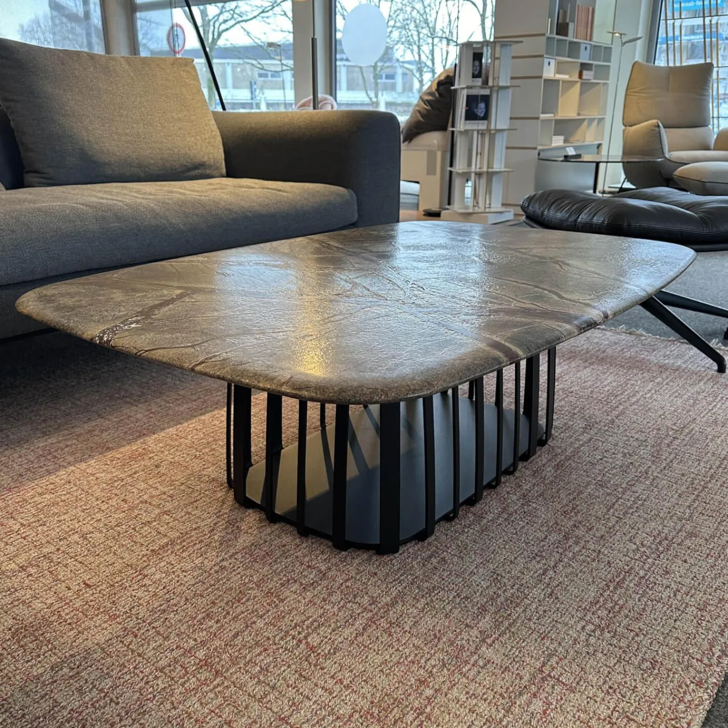 Janua Couchtische|Couchtisch Basket Tischplatte Stein Gemustert Gestell Stahl Schwarz