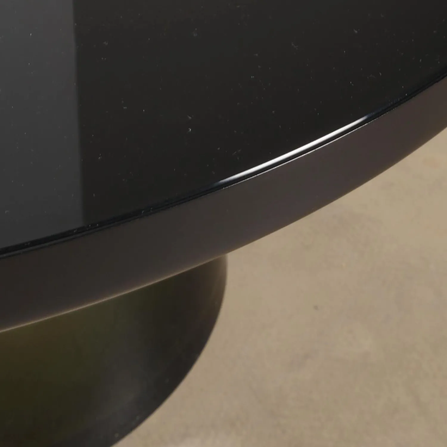 ClassiCon Couchtische|Couchtisch Bell Glasplatte Schwarz Gestell Stahl Schwarz Brüniert Glasfuß Quarzgrau