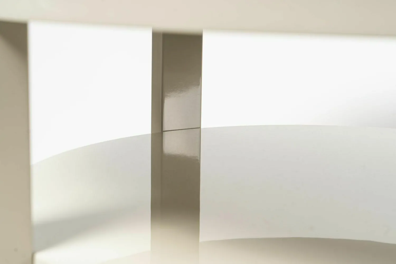 Casamilano Couchtische|Couchtisch Berlino 1907 Lack Hochglänzend Greige RAL 7044 Weiß Grau