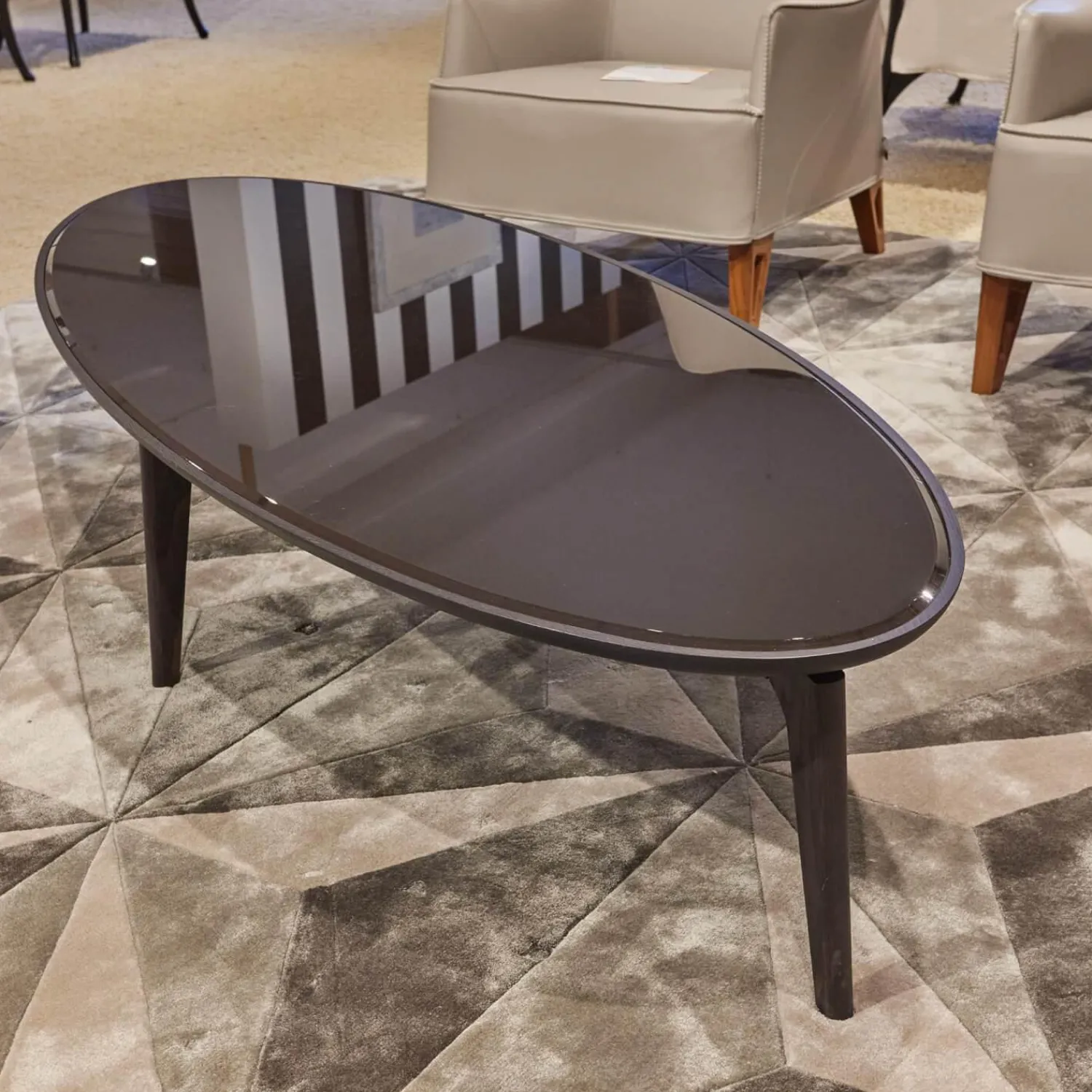 Giorgetti Couchtische|Couchtisch Blend Kristallglas Schwarz Gestell Eschenholz