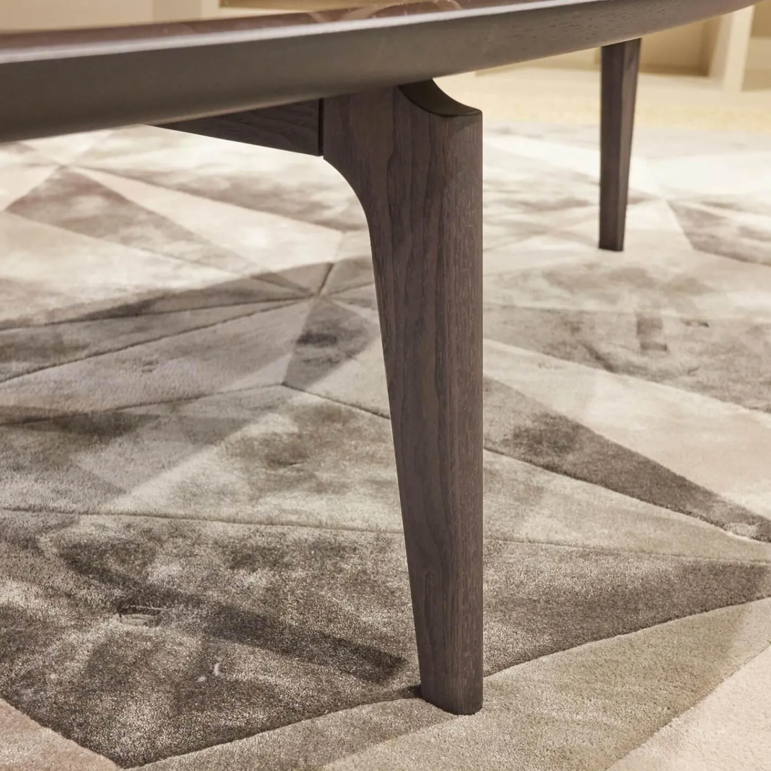 Giorgetti Couchtische|Couchtisch Blend Kristallglas Schwarz Gestell Eschenholz