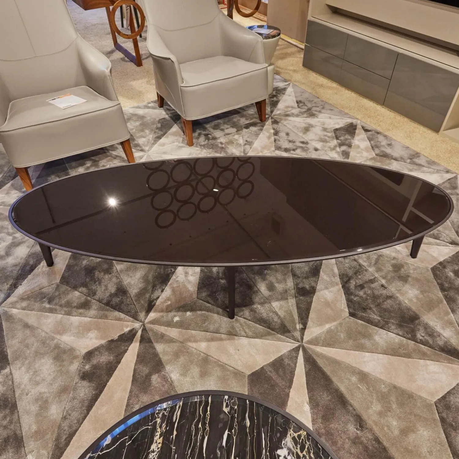 Giorgetti Couchtische|Couchtisch Blend Kristallglas Schwarz Gestell Eschenholz