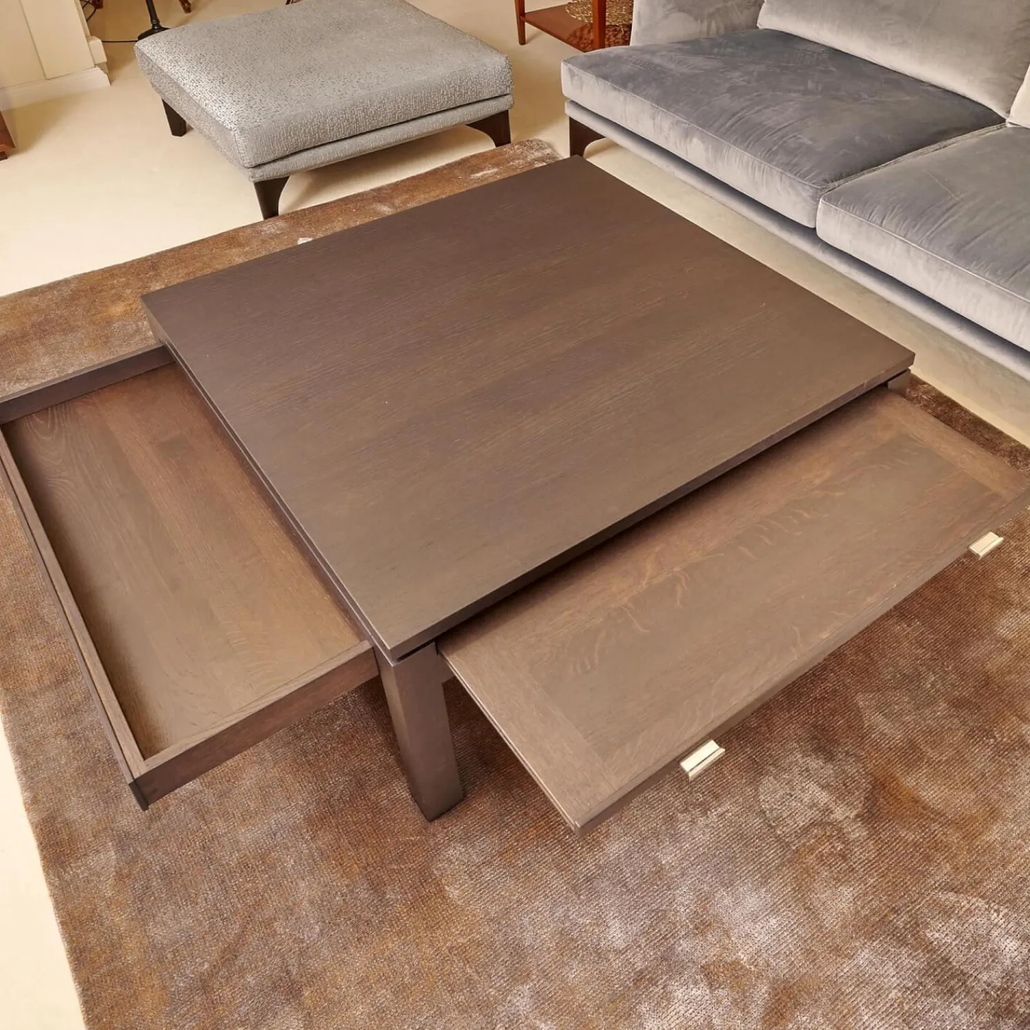 Form Exclusiv Couchtische|Couchtisch Bordeaux Eiche Dunkel Wengefarbig Inklusive 2 Schubladen Und 2 Tablarauzügen