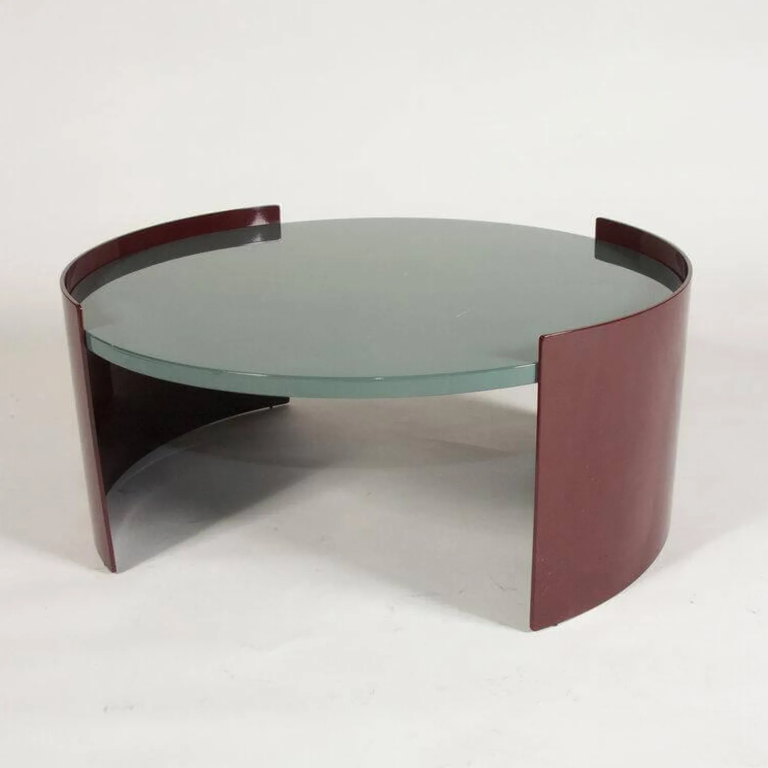 Cassina Couchtische|Couchtisch Bowy Platte Hochglanz Lackiert Petrol Blau Gestell Aluminium Pulverbeschichtet Amarant Rot