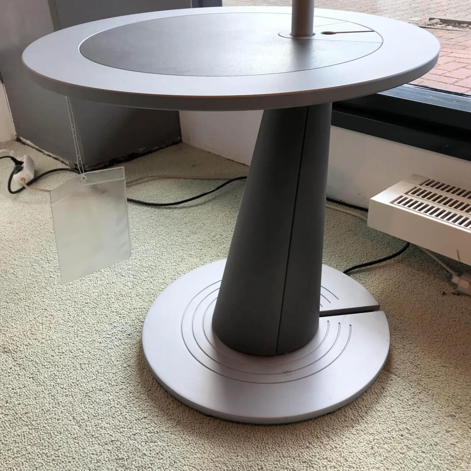 Leolux Couchtische|Couchtisch Calumet White Alu mit integrierter Lampe