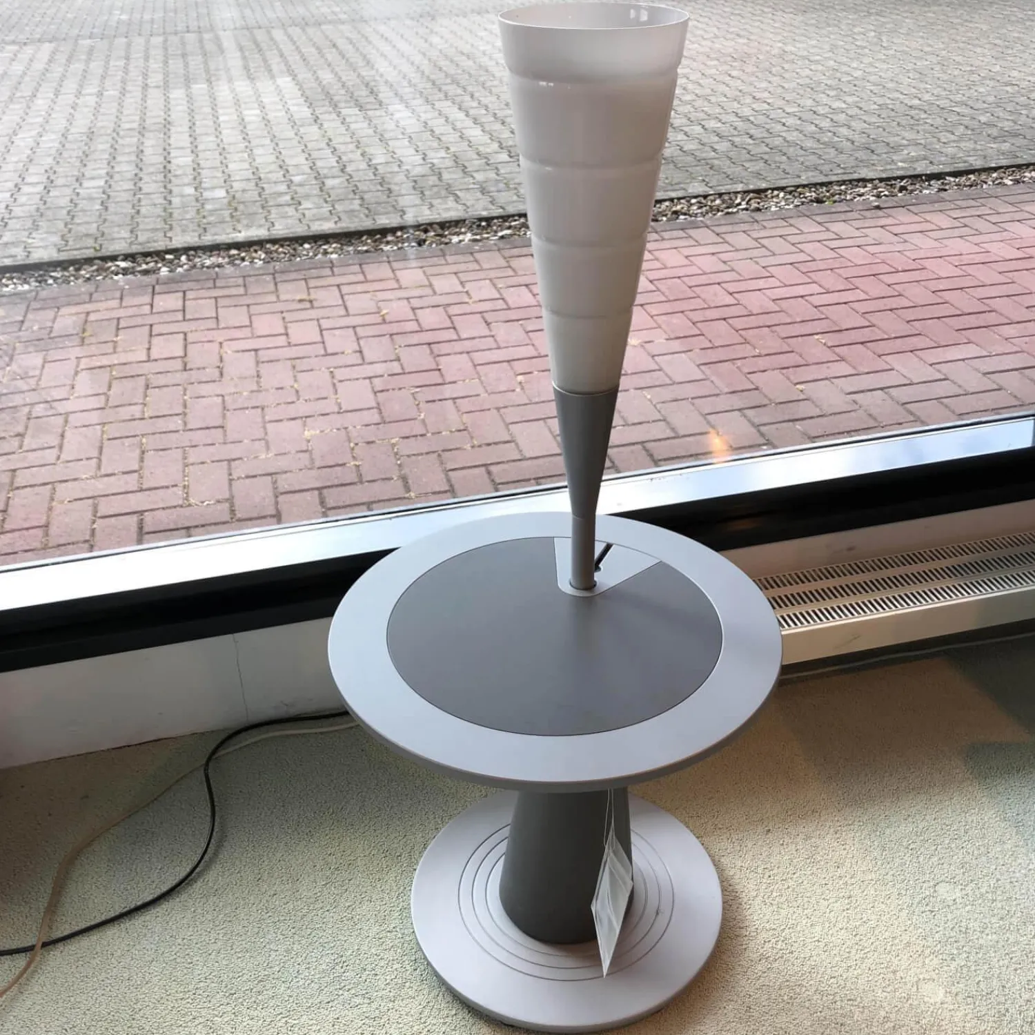 Leolux Couchtische|Couchtisch Calumet White Alu mit integrierter Lampe