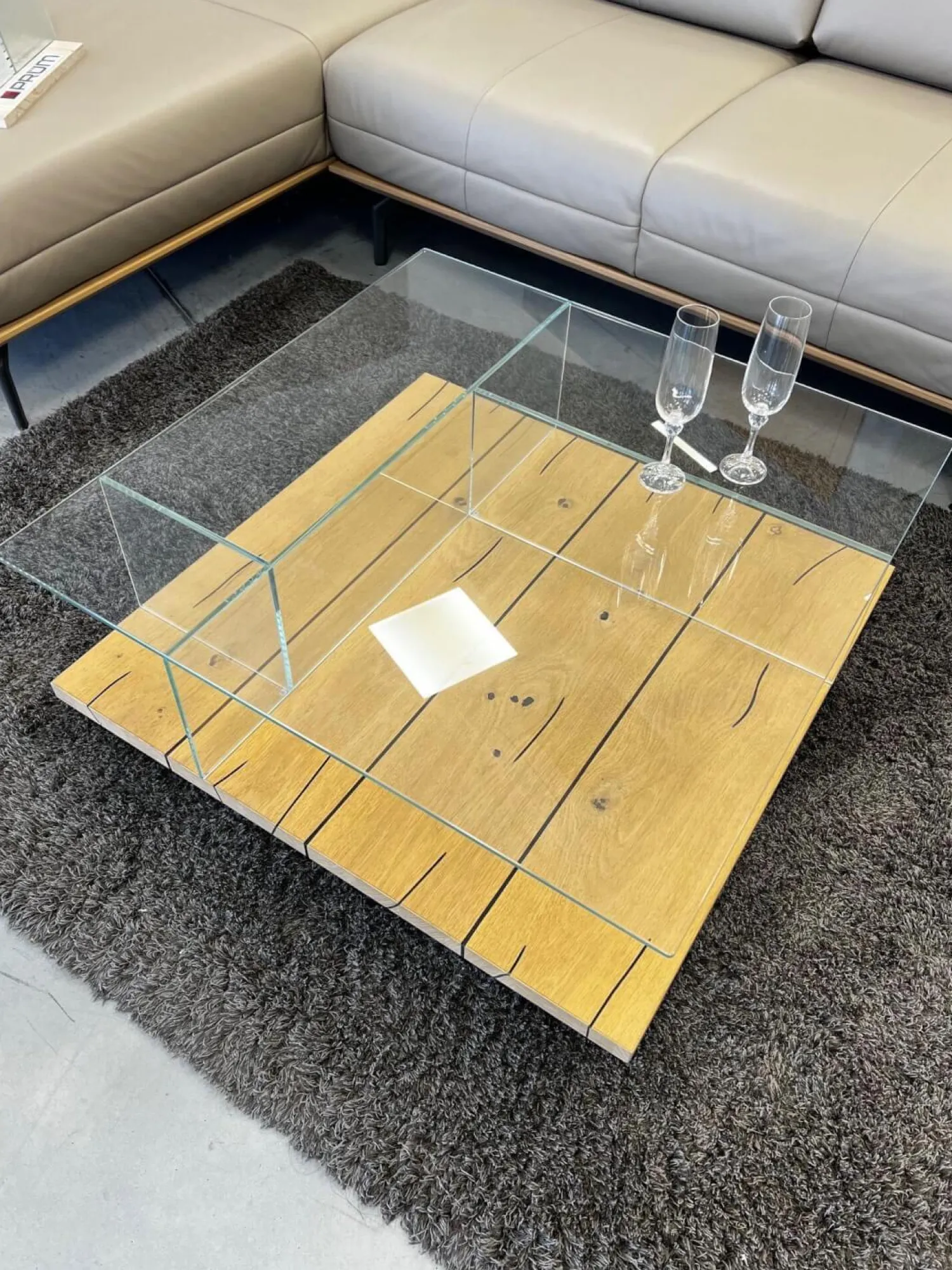 Hülsta Couchtische|Couchtisch CT 160 Eiche Naturstamm Optiwhite Klarglas