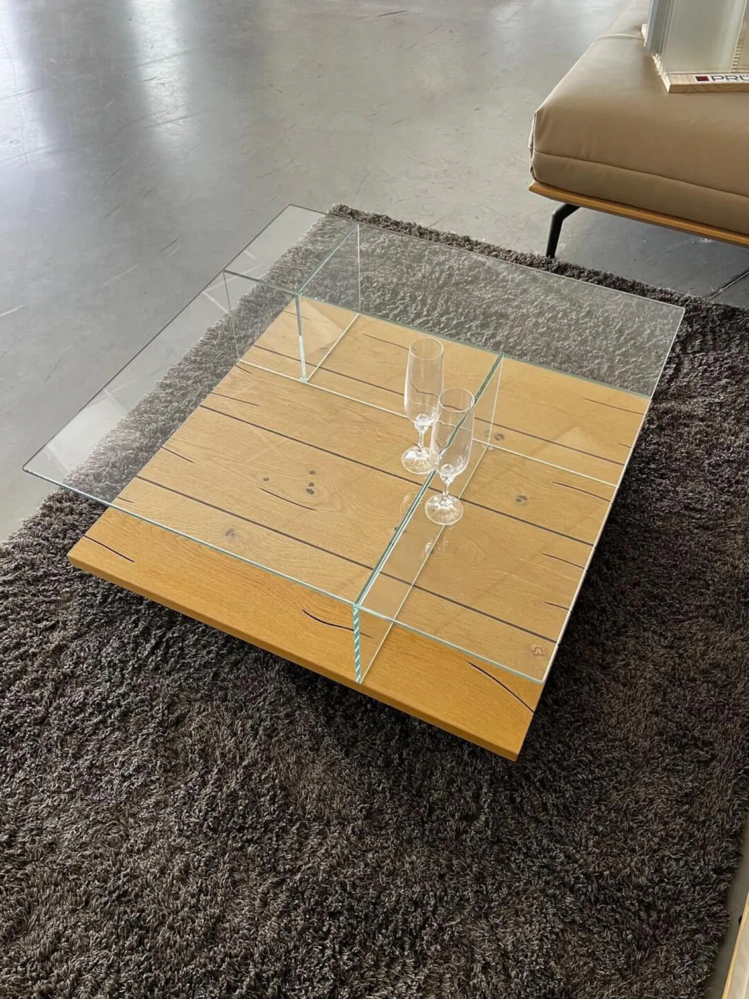 Hülsta Couchtische|Couchtisch CT 160 Eiche Naturstamm Optiwhite Klarglas