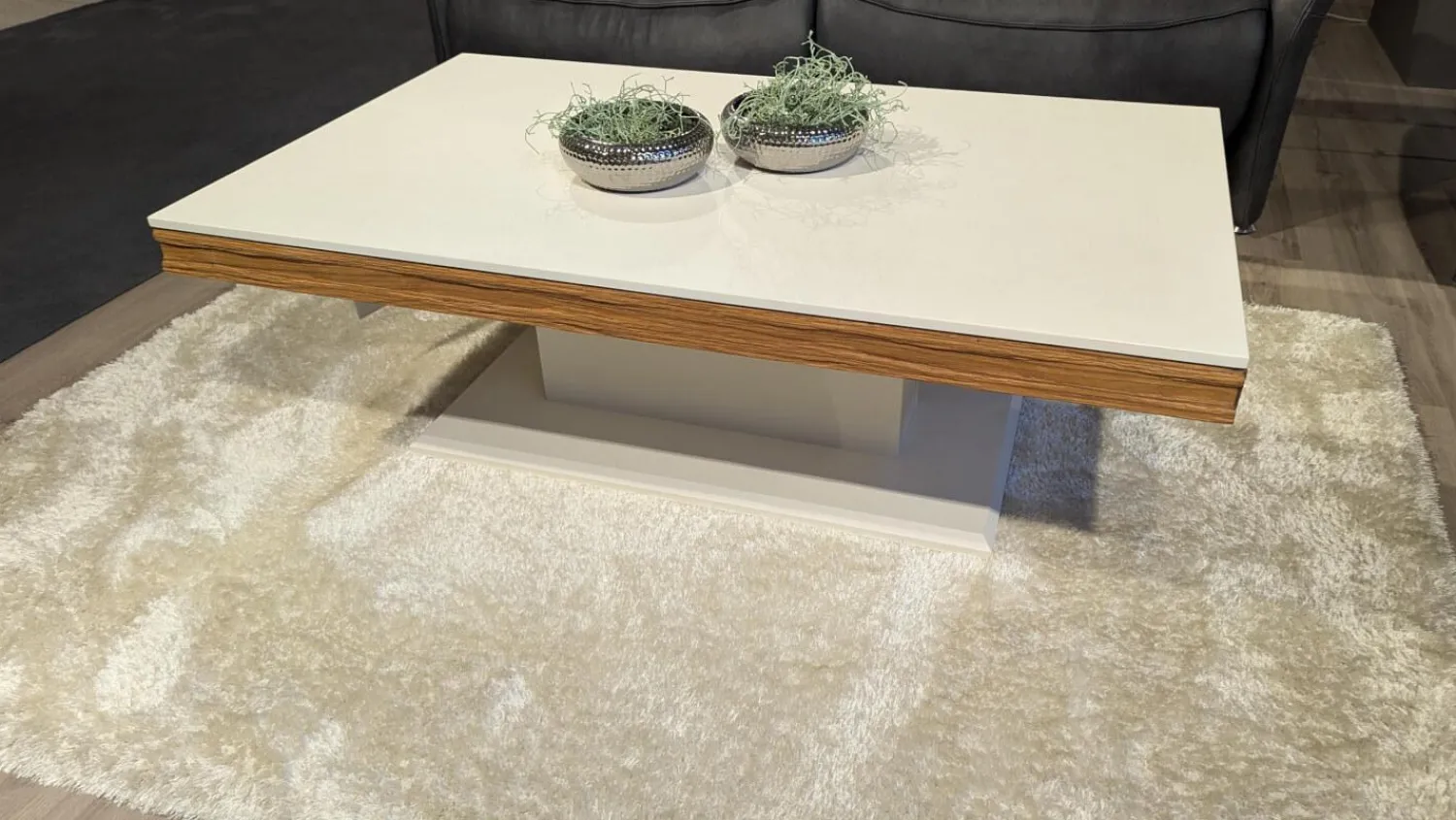 Gwinner Couchtische|Couchtisch CT125E Lack Seidenmatt Weiß Akzent Nussbaum Natur Spaltholzstruktur