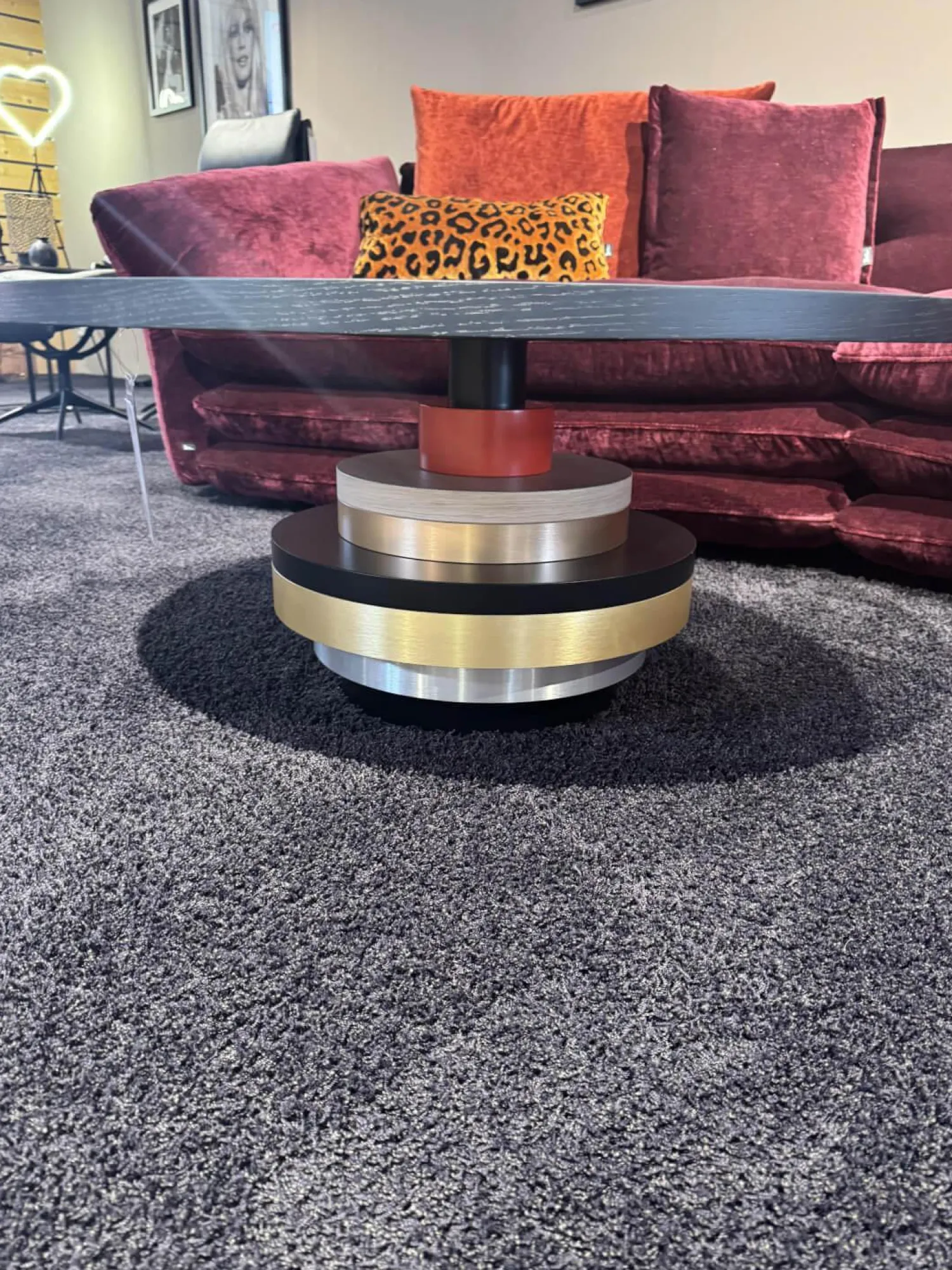 Bretz Couchtische|Couchtisch Disquo Eiche Furniert Gebeizt Matt Lackiert