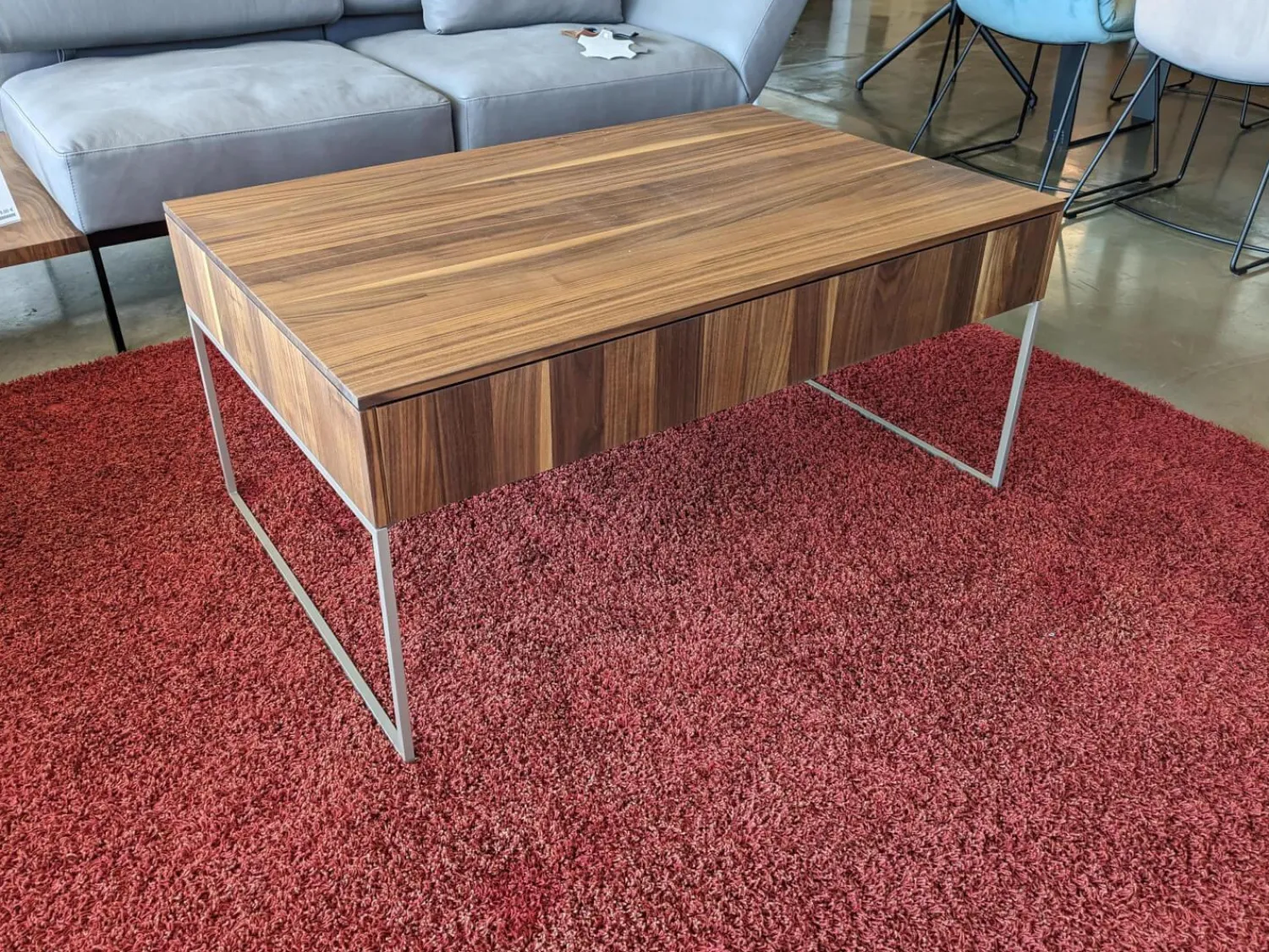 Team 7 Couchtische|Couchtisch Filigno Step Nussbaum Naturöl Gestell schwarz