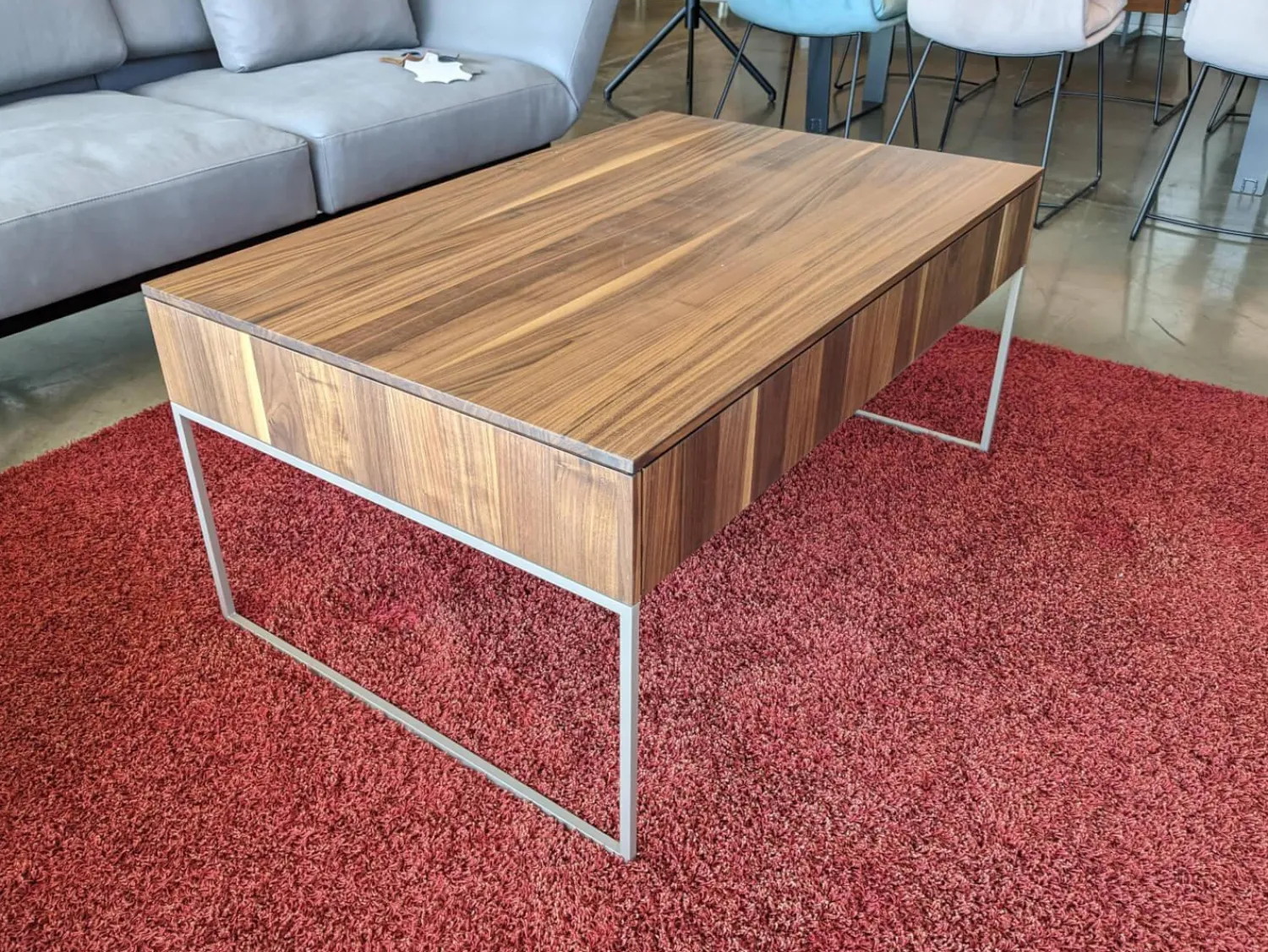 Team 7 Couchtische|Couchtisch Filigno Step Nussbaum Naturöl Gestell schwarz