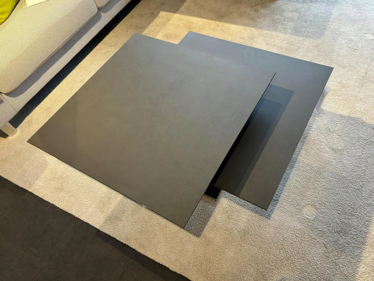 Ronald Schmitt Design Couchtische|Couchtisch H 509 Evita Tischplatte Keramik Zement Anthrazit Drehbar Und Ausfahrbar Gestell Edelstahl Geschliffen