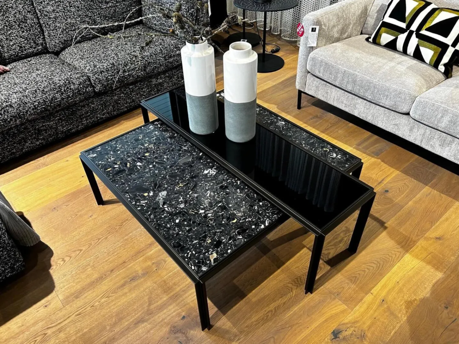 Bielefelder Werkstätten Couchtische|Couchtisch Hudson Platte Marmor Terrazzo Portoro Schwarz Gestell Metall Bronze Matt