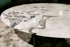 Baxter Couchtische|Couchtisch Icaro Platte Marmor Polarweiß Gestell Metall Schwarz Matt