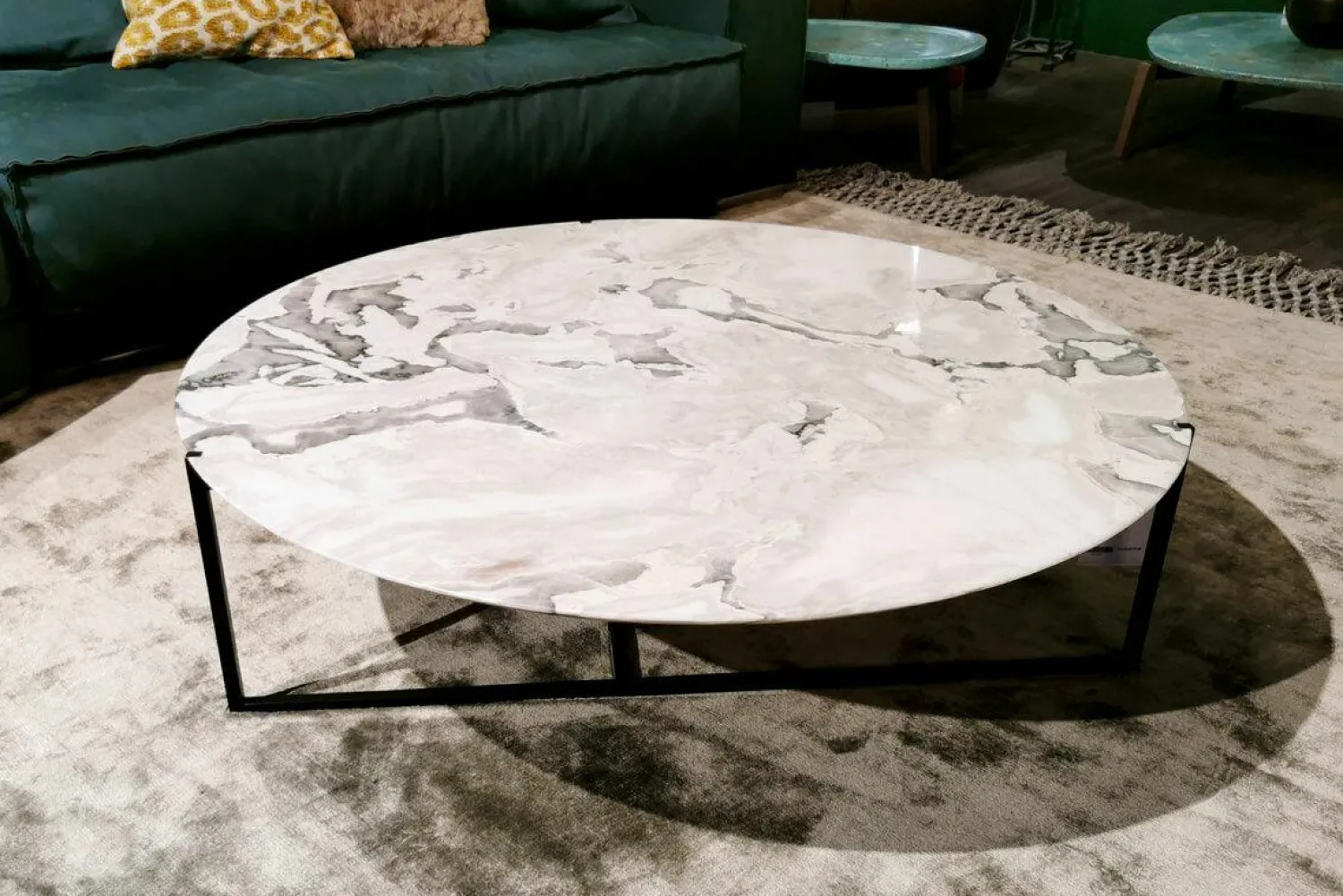 Baxter Couchtische|Couchtisch Icaro Platte Marmor Polarweiß Gestell Metall Schwarz Matt