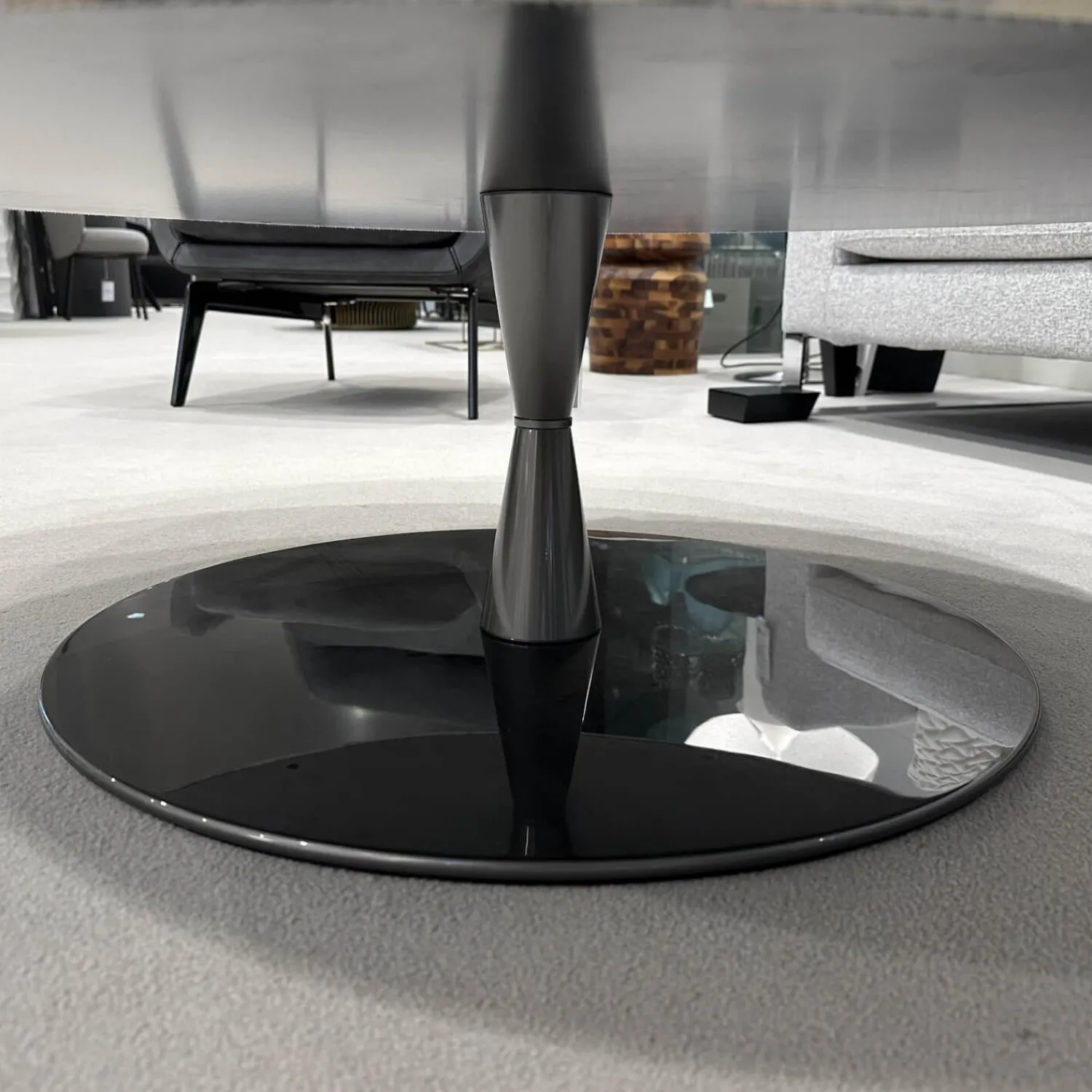 Minotti Couchtische|Couchtisch Jigger Platte Dedalus Marmor Beige Grau Gestell Aluminium Glänzend Lackiert Bronze Schwarz