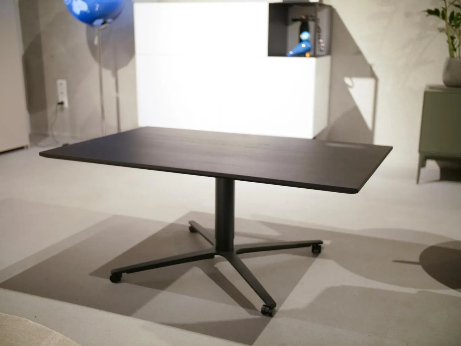 Ronald Schmitt Design Couchtische|Couchtisch Kolo K 736 Platte Eiche Schwarz Höhenverstellbar Metall Sternfuß Schwarz