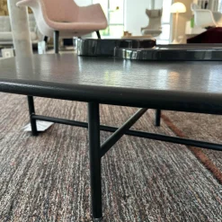 Ligne Roset Couchtische|Couchtisch Lewa Platte Esche Schwarz Auflage Keramik Ebenschwarz Füße Stahl Schwarz Lackiert