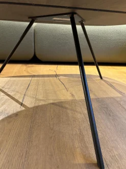 Leolux Couchtische|Couchtisch Liliom Platte Eiche Pine Grey Grau Gestell Metall Epoxy Nuit Silk Schwarz Lackiert