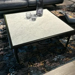 Rolf Benz Couchtische|Couchtisch Liv Platte Naturstein Geledert Carrara Gestell Buche Verkehrsschwarz Matt Lackiert