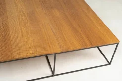 Linteloo Couchtische|Couchtisch Log II Platte Eiche Massiv Struktur Leicht Gesmoked Gestell Stahl Gestrahlt Schwarz