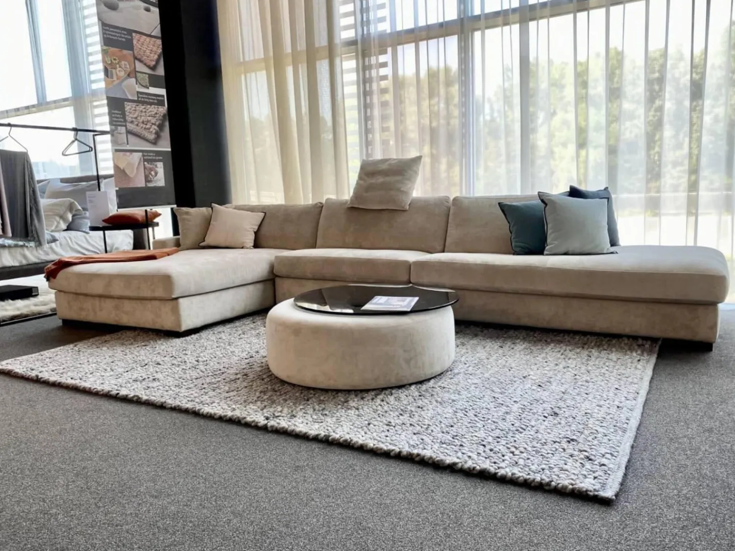 Bielefelder Werkstätten Couchtische|Couchtisch Luna Platte Glas Rauchig Dunkelgrau Gestell Stoff JAB 1-1336-071 Carson Beige