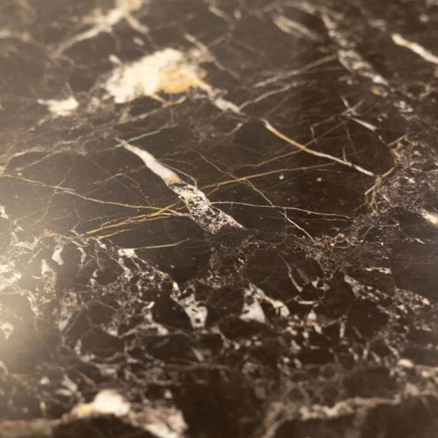 Poliform Couchtische|Couchtisch Mush Platte Stein St Laurent Schwarz Weiß Hochglanz Gestell Ulme Schwarz