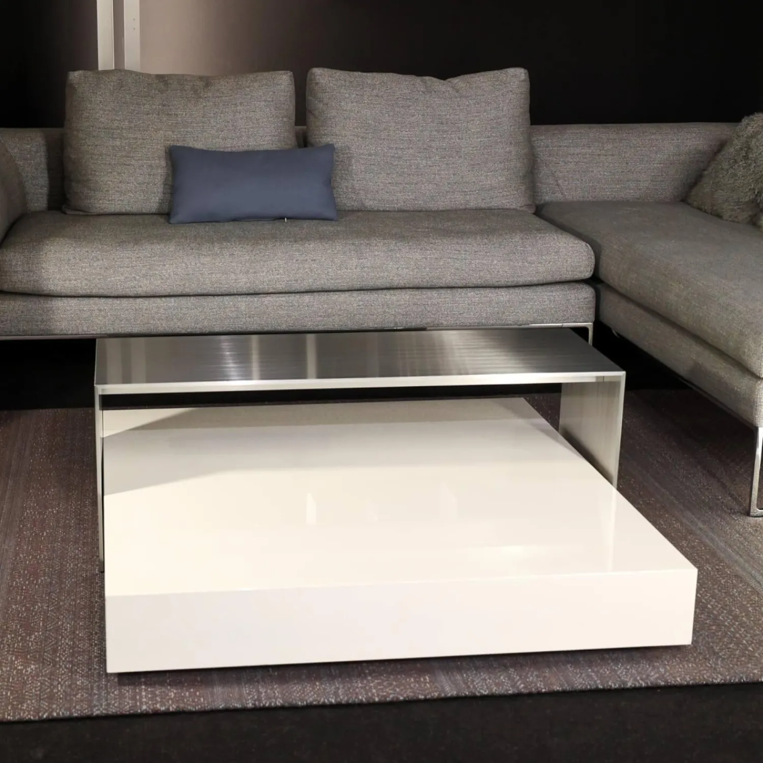 Cassina Couchtische|Couchtisch Note Niedrig Mit Rollen Lack Glänzend Weiß Und Brücke Aluminium Eloxiert