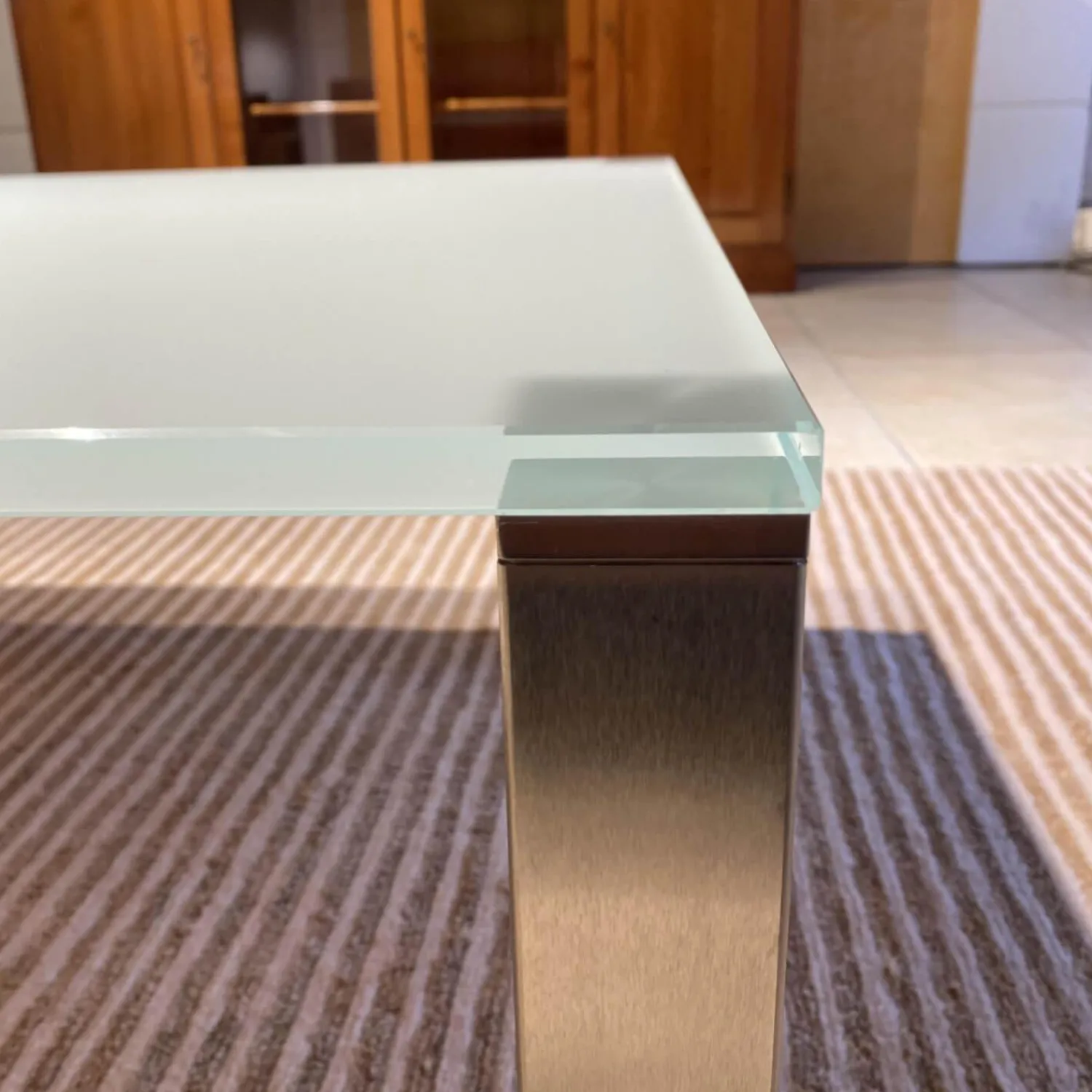 Dreieck Couchtische|Couchtisch Platte Optiwhite Samtcolor Weiß Gestell Edelstahl RAL 1013 Lackiert