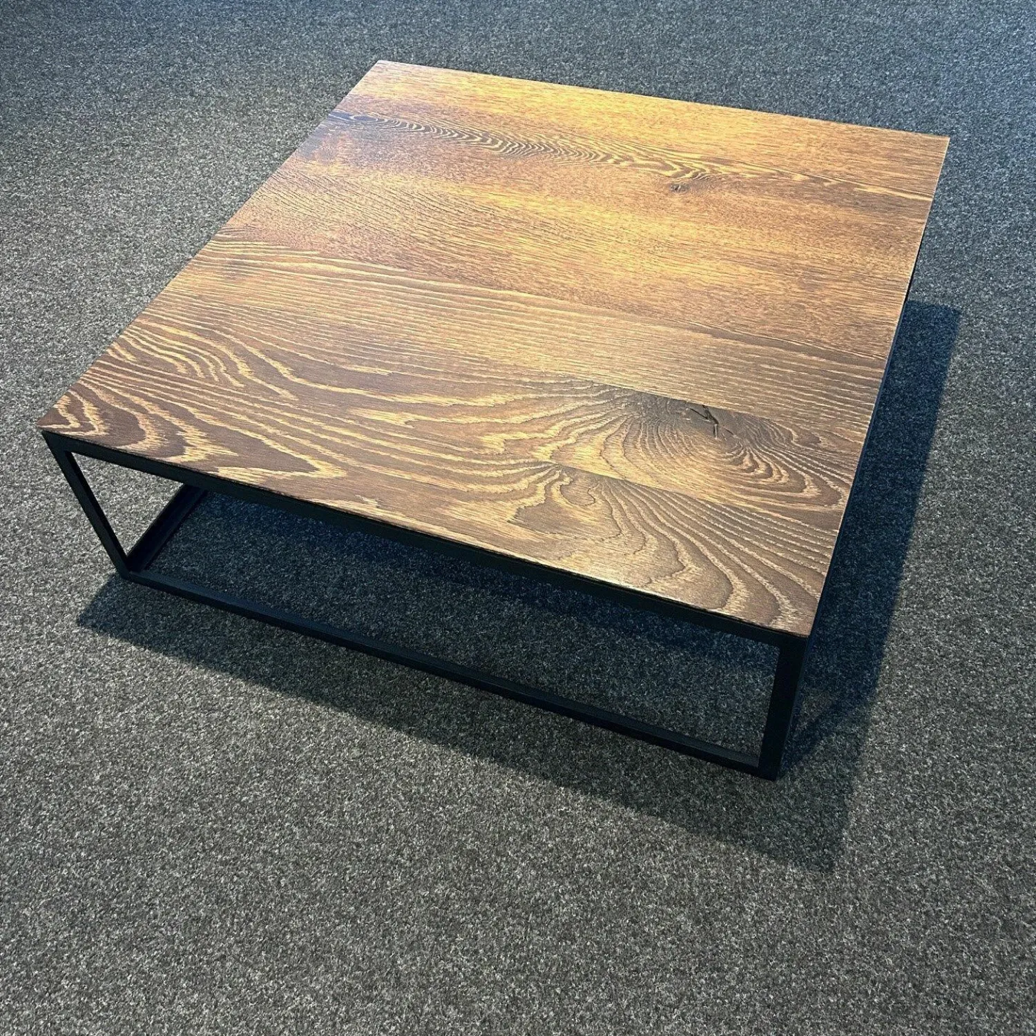 Janua Couchtische|Couchtisch SC 54 Platte Eiche Geköhlt Gelaugt Gekalkt Gestell Tiefschwarz