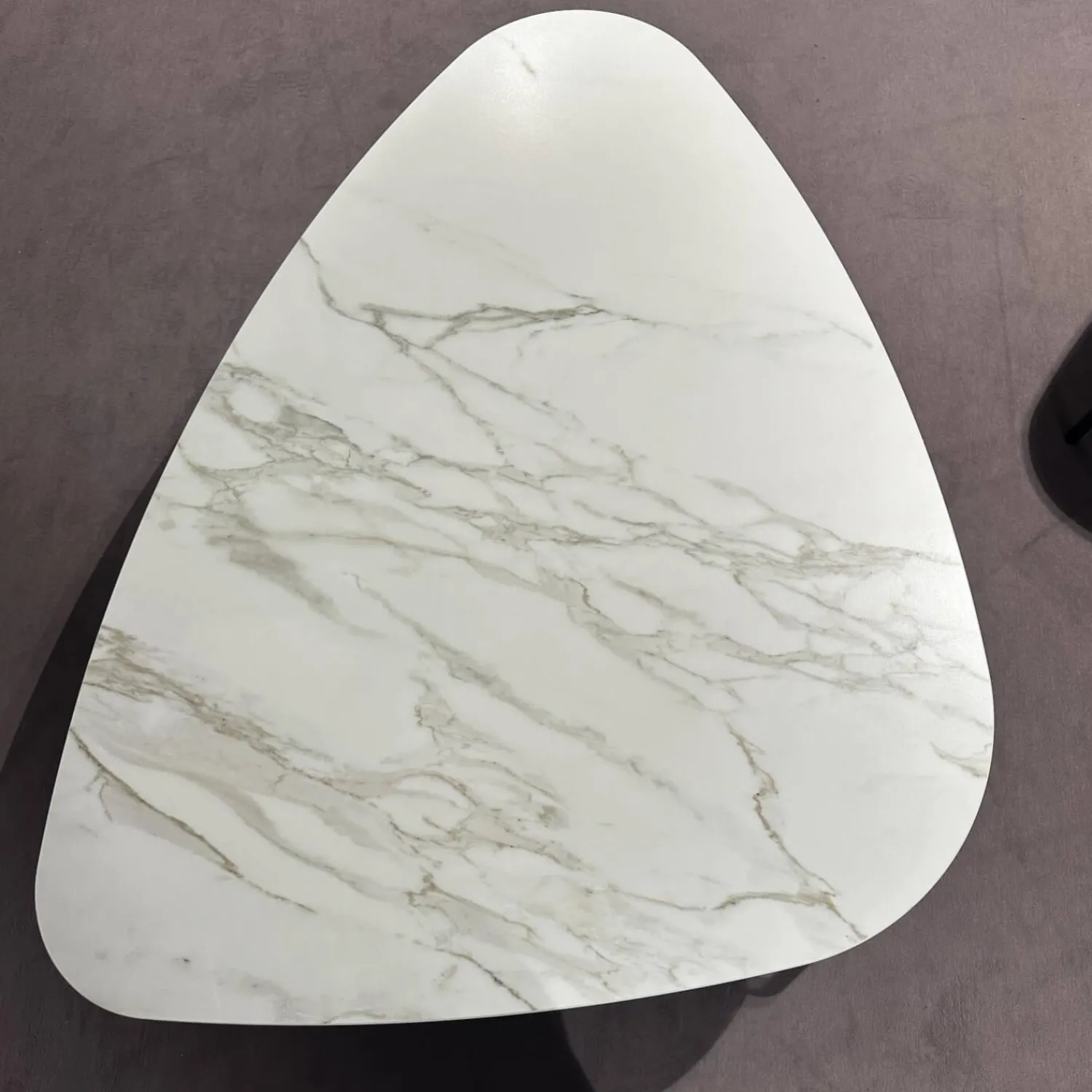 Venjakob Couchtische|Couchtisch Segel 6204 Platte Keramik Carrara Weiß Gestell Metall Anthrazit Matt