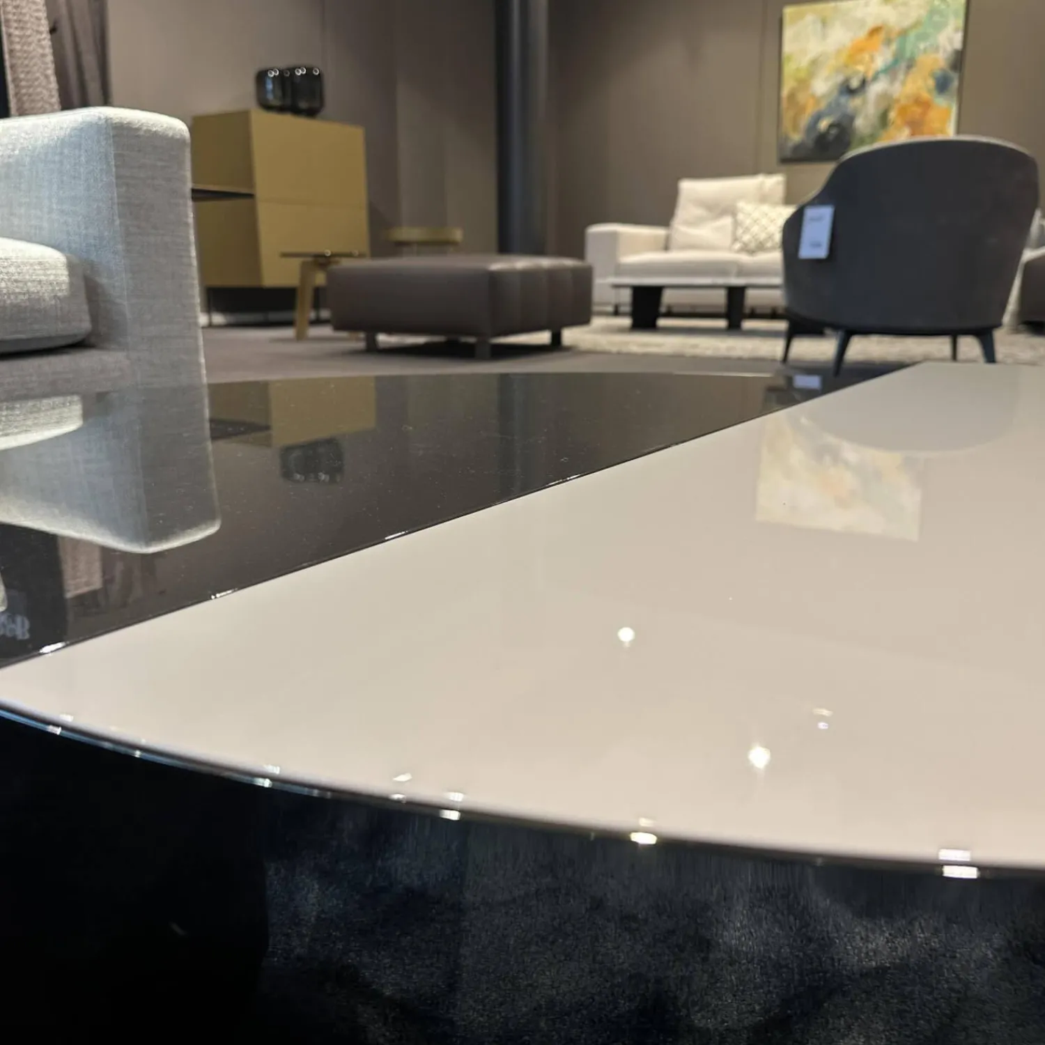 Minotti Couchtische|Couchtisch Shields L.Sand Peltro Geformtes MDF Stahlblech mit glänzendem Black-Nickel-Finish