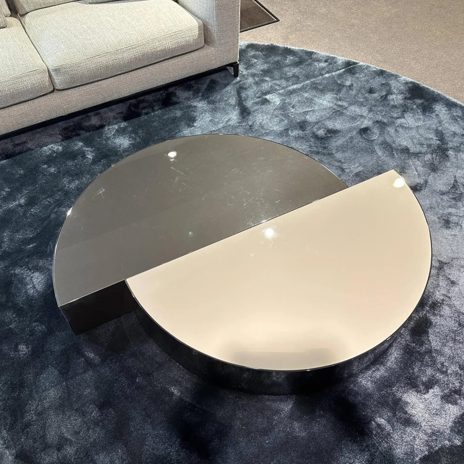 Minotti Couchtische|Couchtisch Shields L.Sand Peltro Geformtes MDF Stahlblech mit glänzendem Black-Nickel-Finish