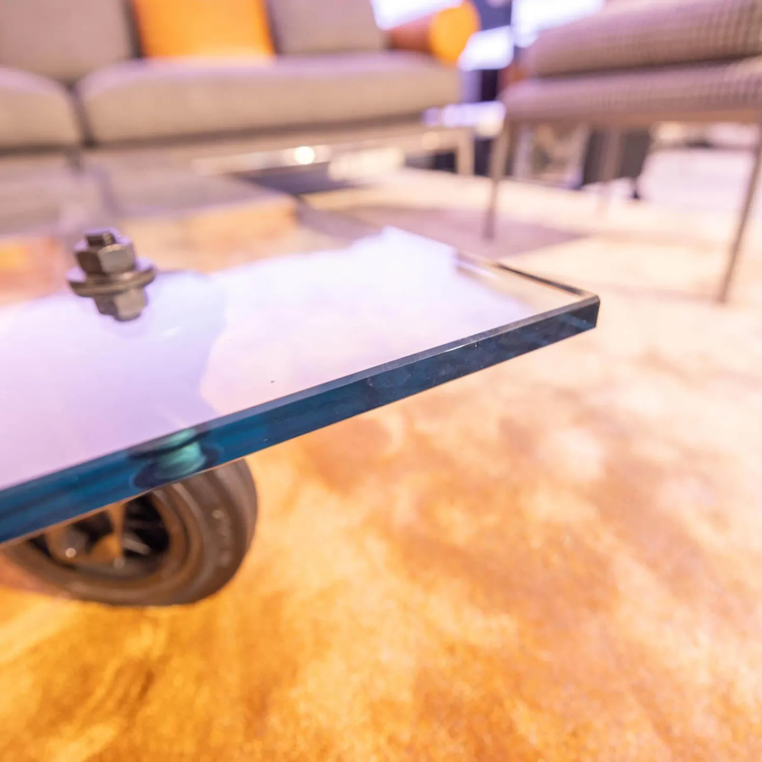 FontanaArte Couchtische|Couchtisch Tavola con Ruota Grande, Design Gea Aulenti 1980, geschliffenes Glas 15 mm, Gestell Rollen schwarz