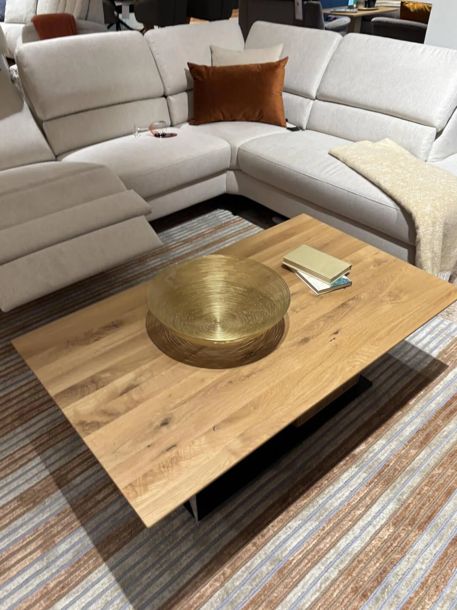 Natura Couchtische|Couchtisch Tucson Platte Wildeiche Massiv Geölt Bodenplatte Metall Schwarz