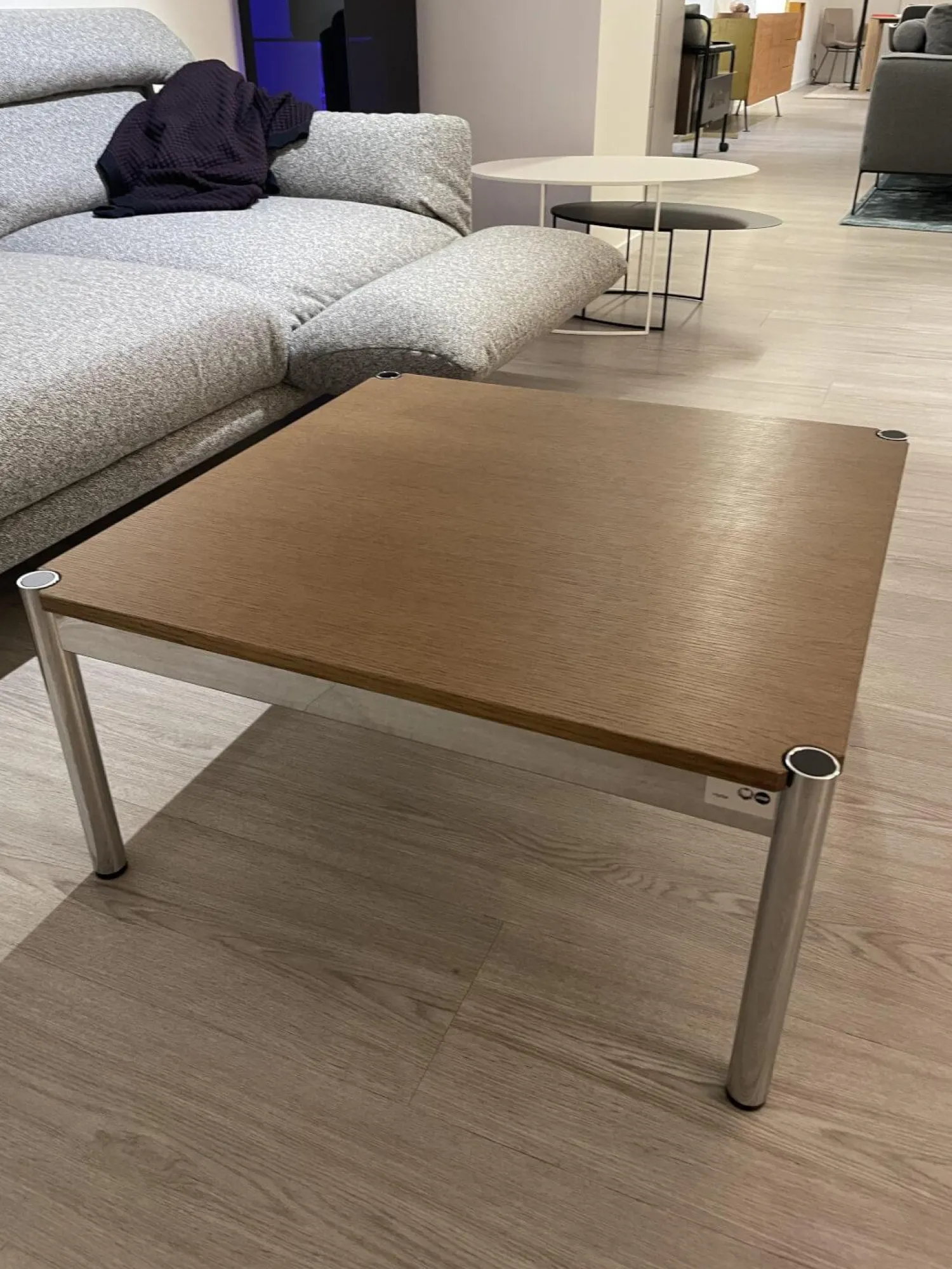 USM Haller Couchtische|Couchtisch USM-Haller Eiche Braun Geölt 75x75