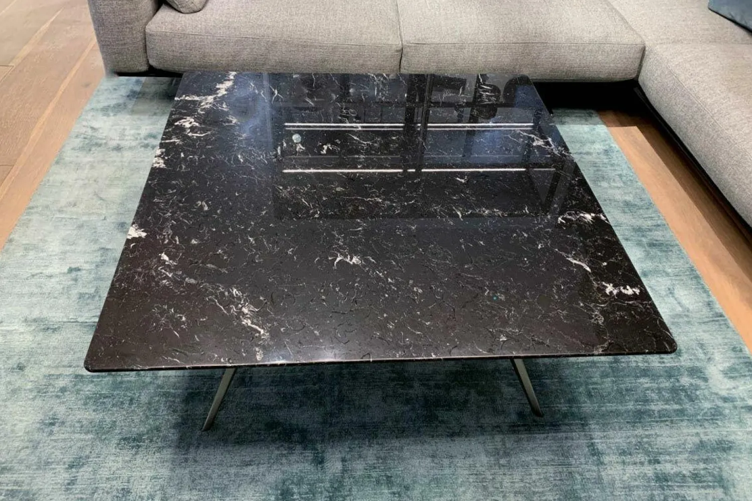 Flexform Couchtische|Couchtisch Zefiro Platte Marmor Nero Marquina Poliert Schwarz Gestell Metall Satiniert Schwarz