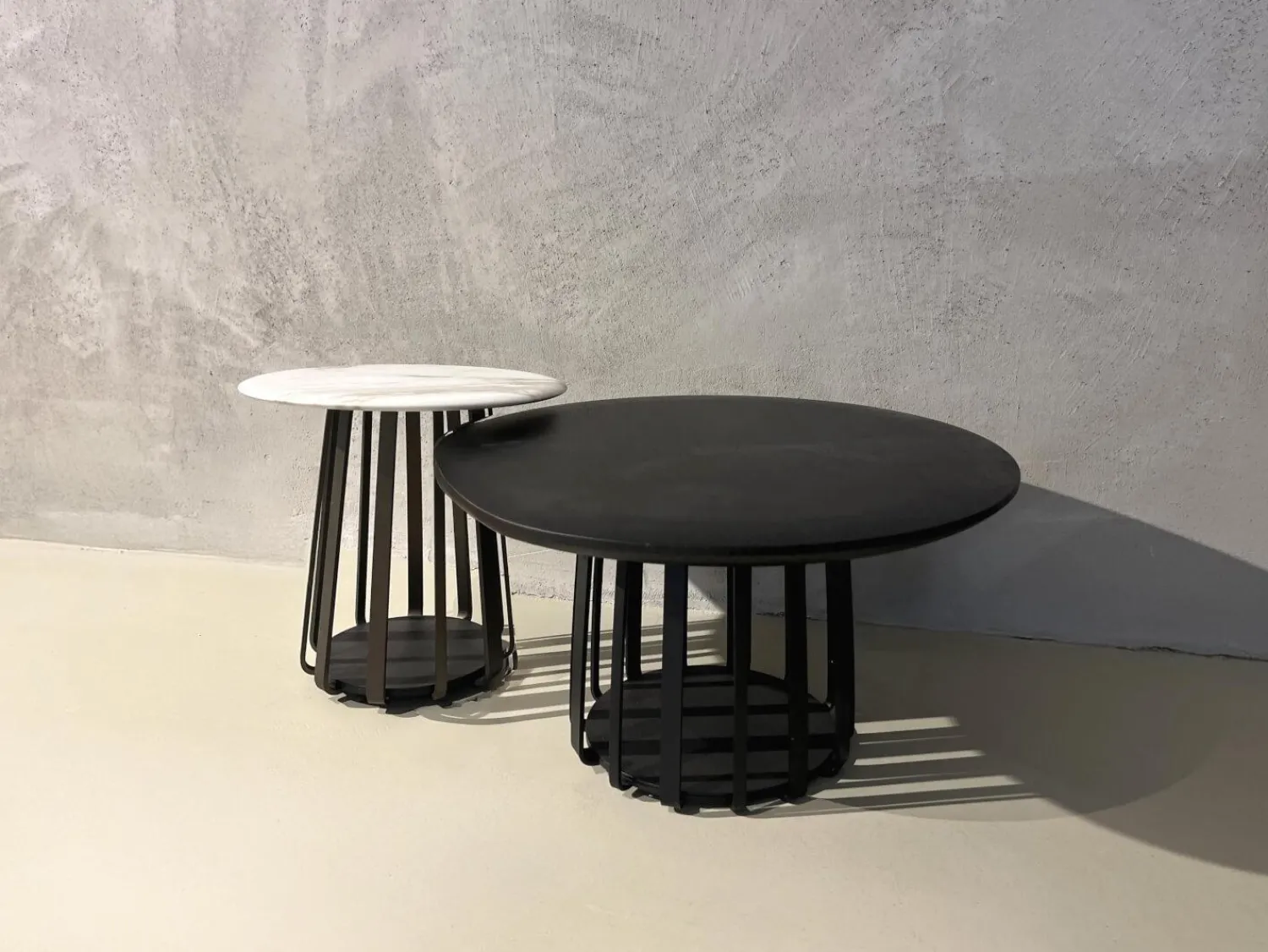 Janua Couchtische|Couchtischset BC09 Tischplatte Eiche Schwarz Gebeizt Und Maramor Calacatta Veneto Weiß Beige Mit Kieselkante Gestell Aluminium Elioxiert Bronze Schwarz