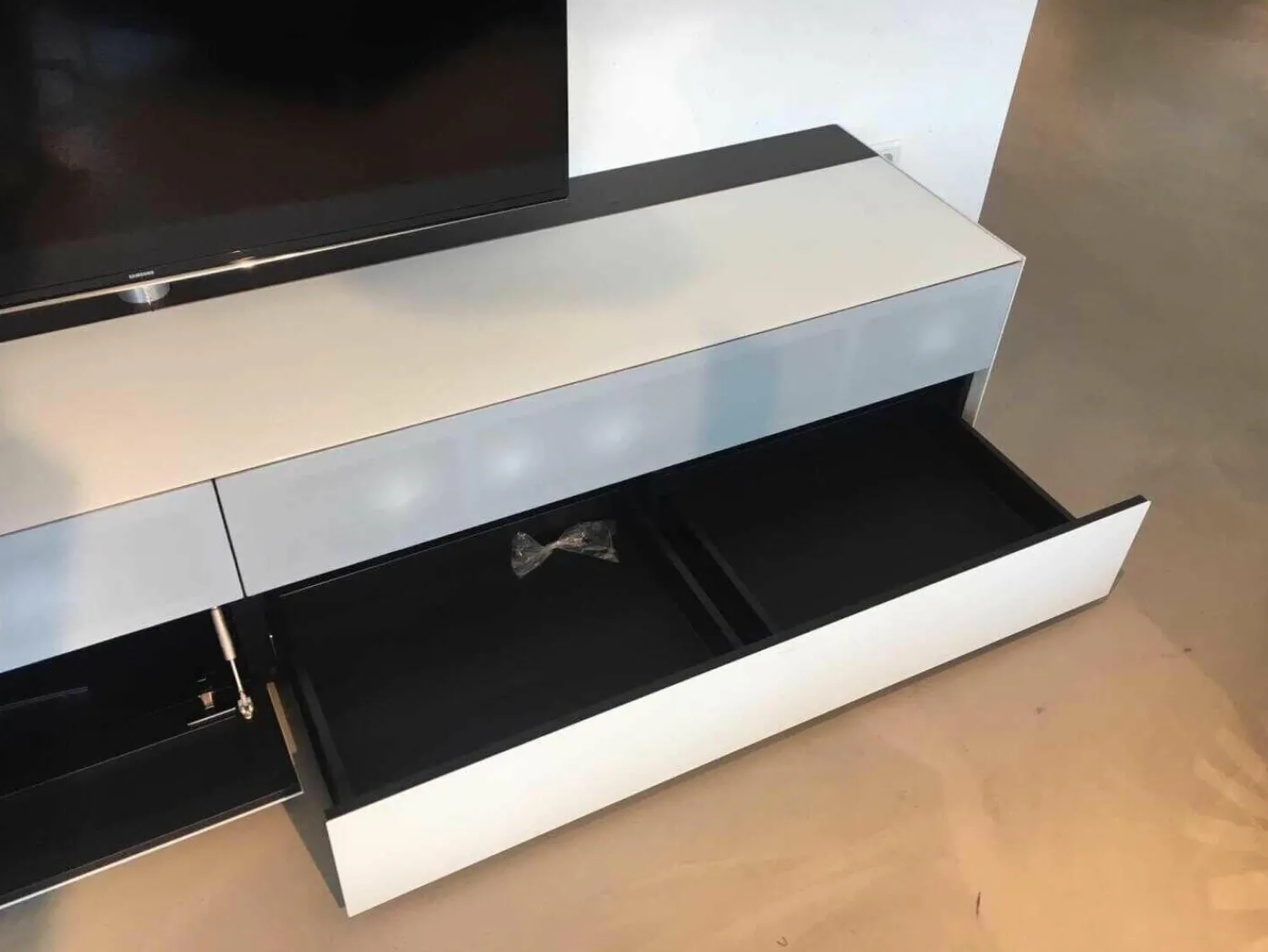 Spectral Smart Furniture Kommoden & Sideboards|Dolby Surround Lowboard Ameno Glas Matt Weiß mit 2 Hängeelementen